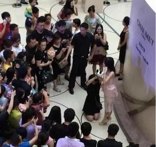 助理给演员洗脚吗,揭秘演员洗脚背后的温馨故事